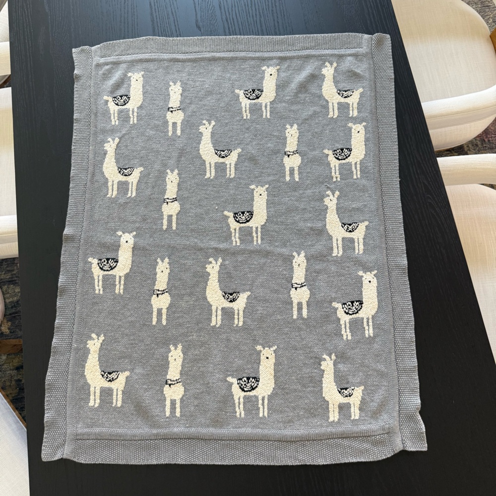 Adorable Llama Crib Quilt in gray - Picture 6 of 8